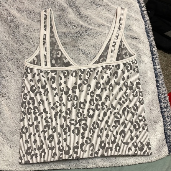 white and gray animal print crop tank top - Picture 2 of 2